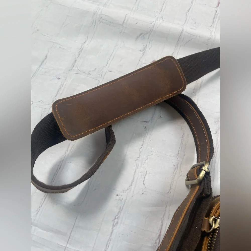 Ring Sun NWOT Hand Crafted Leather Messenger Bag